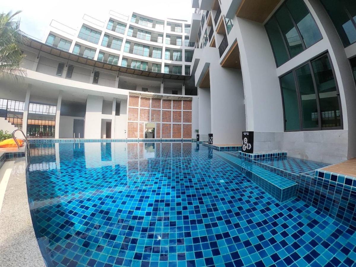 Отель Atom Phuket -sha 3*