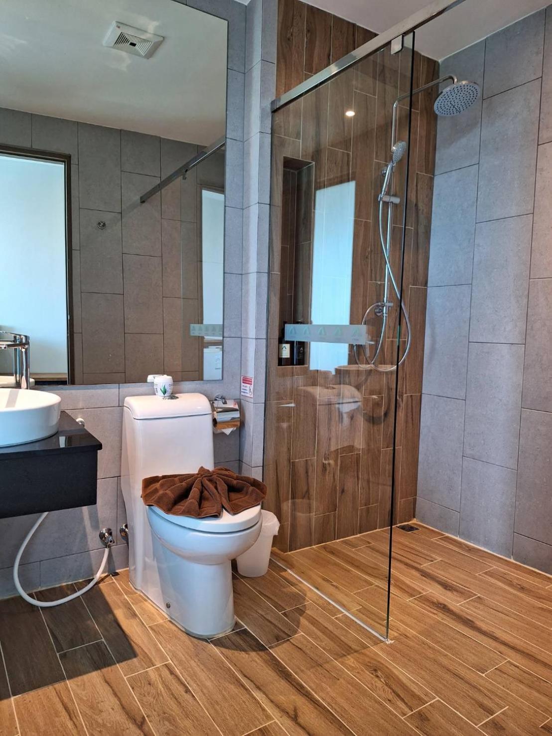 Hotel Atom Phuket -sha Nai Yang Beach